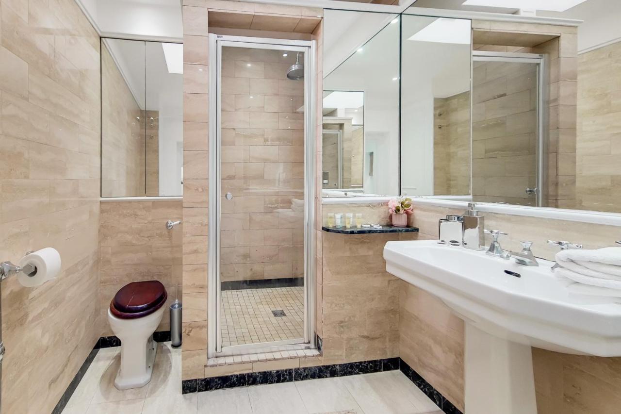 Eee Apartment Лондон Екстериор снимка