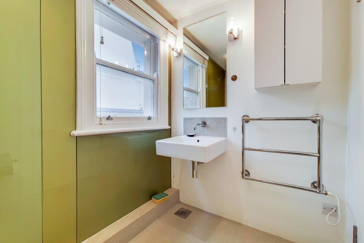 Eee Apartment Лондон Екстериор снимка