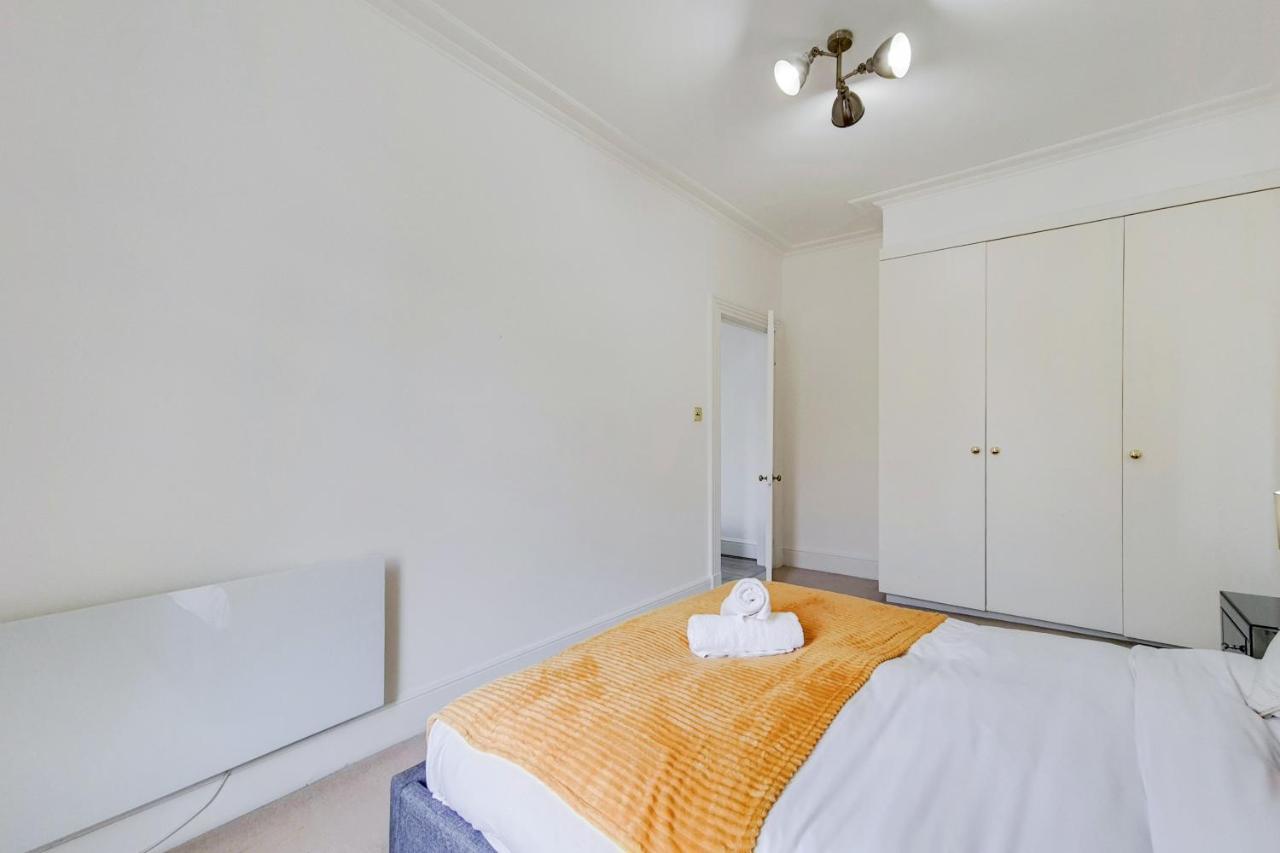 Eee Apartment Лондон Екстериор снимка