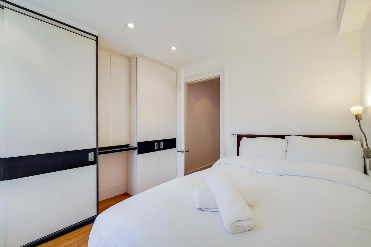Eee Apartment Лондон Екстериор снимка