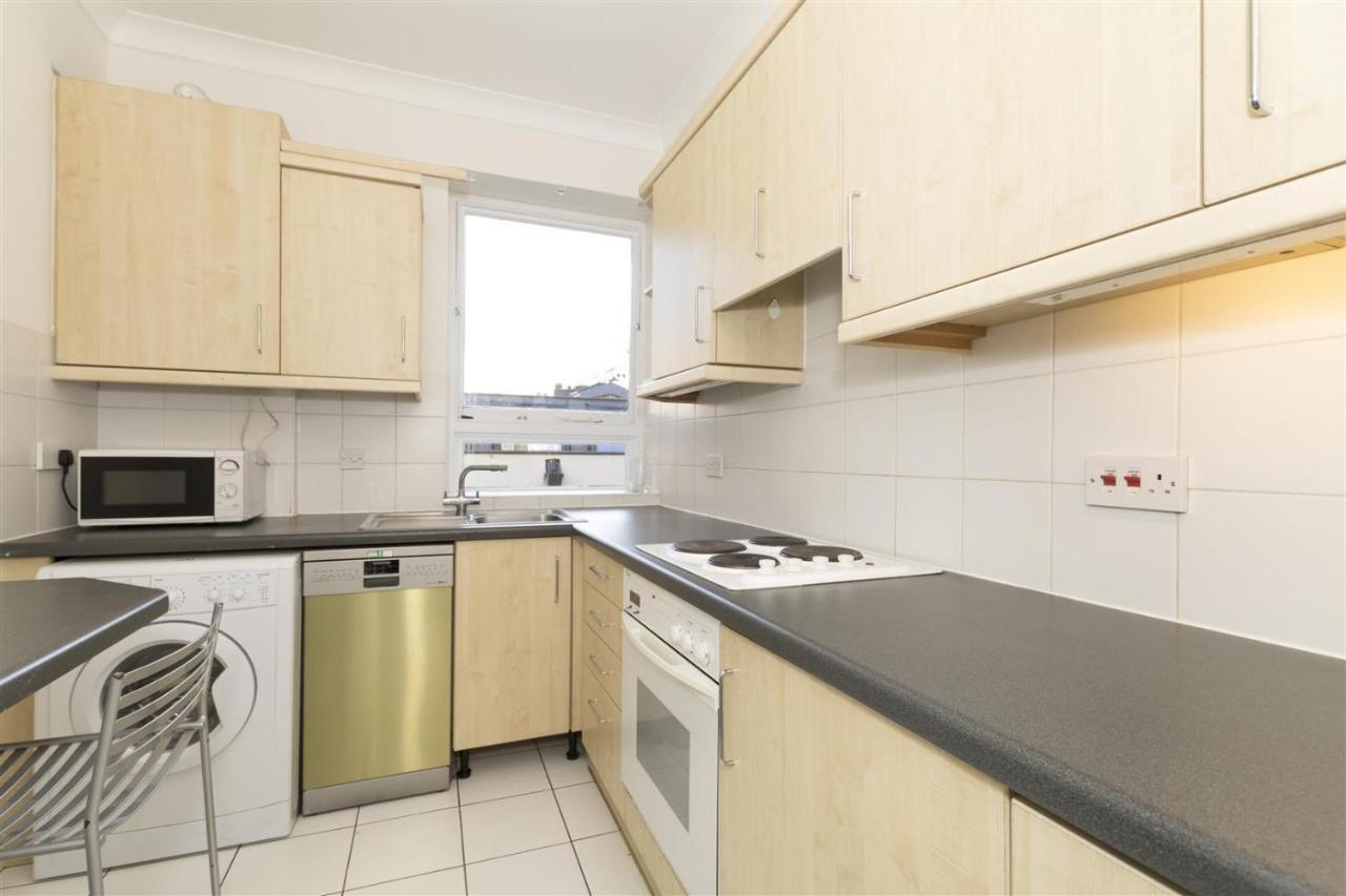 Eee Apartment Лондон Екстериор снимка
