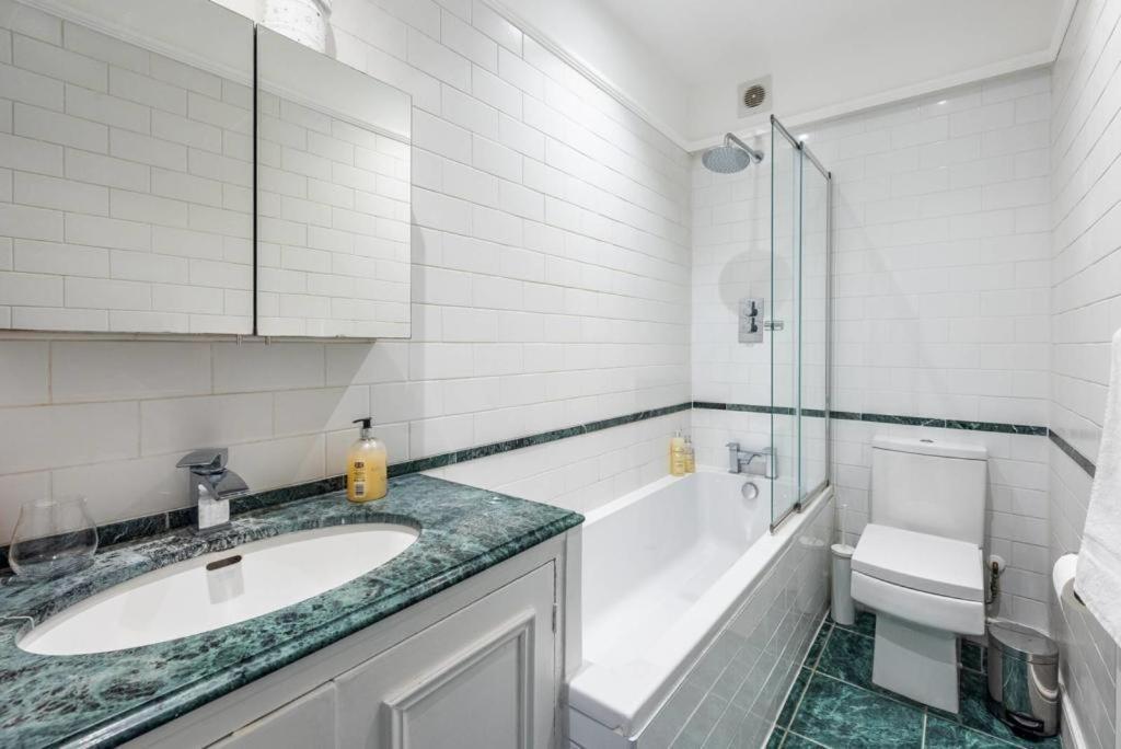 Eee Apartment Лондон Екстериор снимка