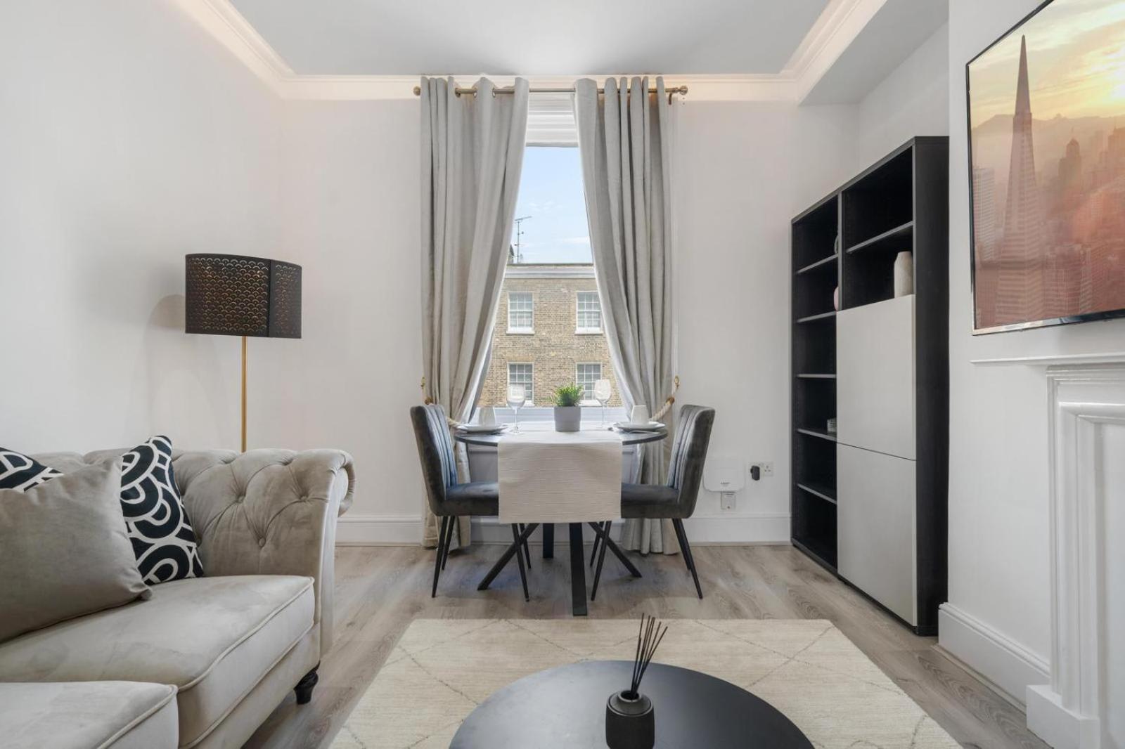Eee Apartment Лондон Екстериор снимка