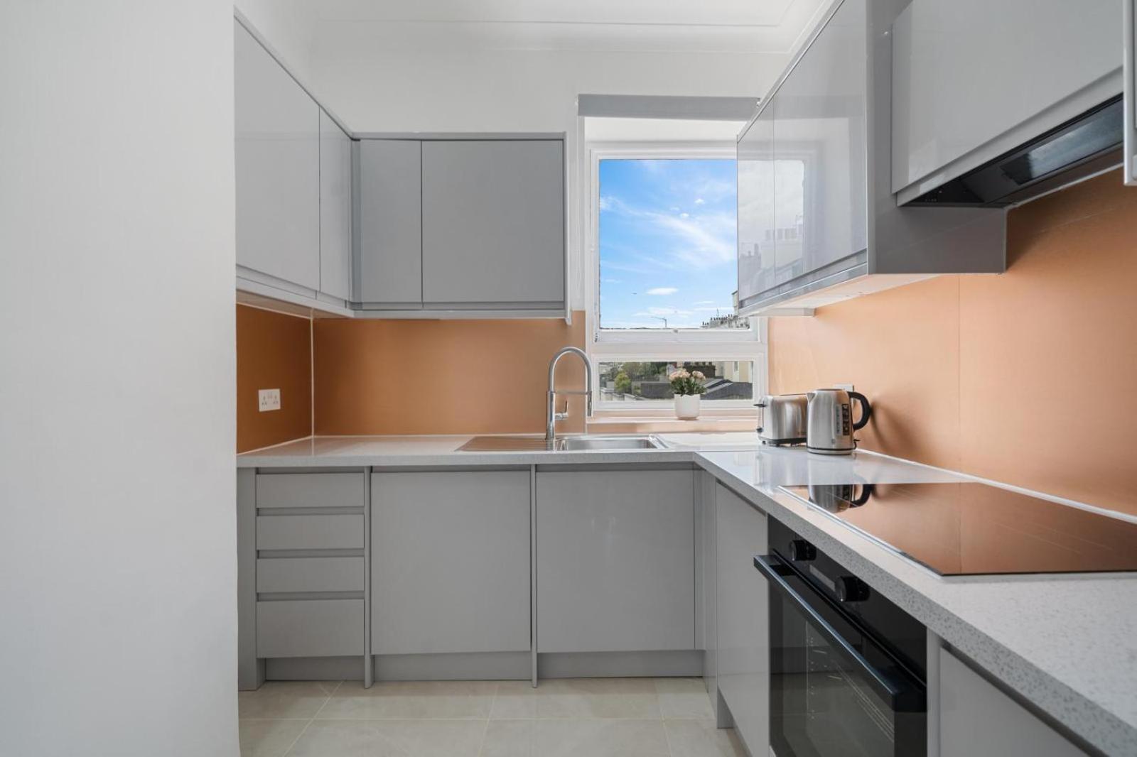 Eee Apartment Лондон Екстериор снимка