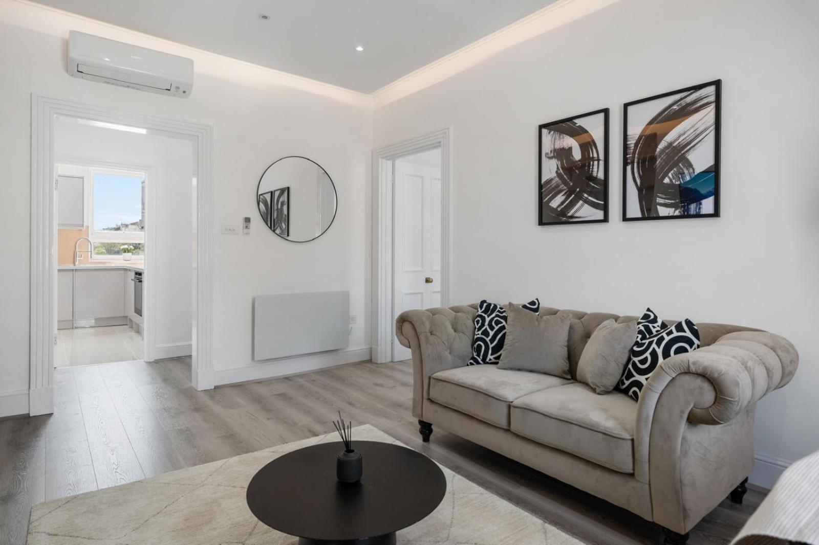 Eee Apartment Лондон Екстериор снимка