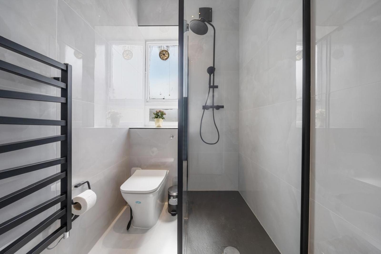Eee Apartment Лондон Екстериор снимка